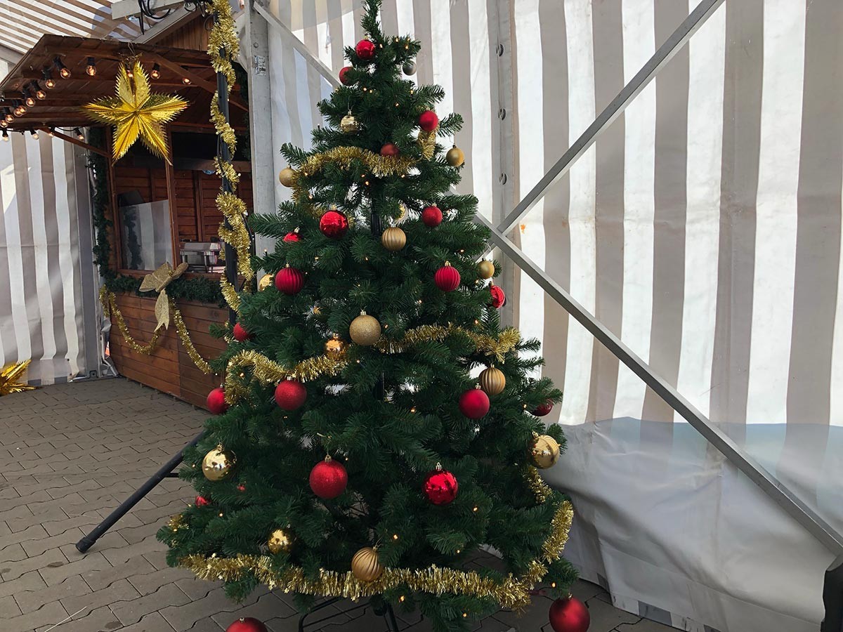 Weihnachtsbaum Mieten Mit Licht Und Kugeln Verleih