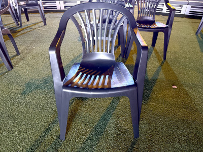 Stuhl mit Armlehne mieten