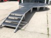 bühne mit laufsteg