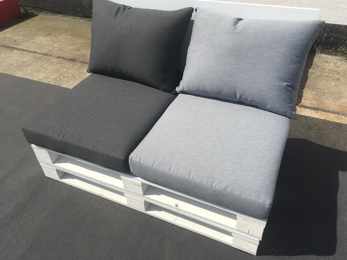 Paletten Lounge mieten bequeme Kissen Palettenlounge Verleih