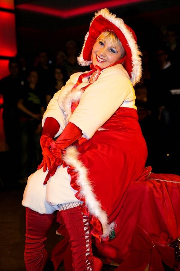 SAMANTHA CLAUSE buchen in Berlin Weihnachts Comedyshow